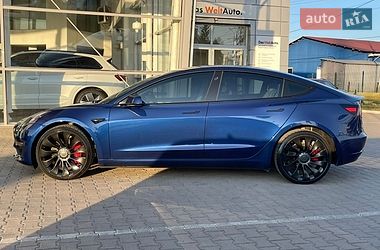 Седан Tesla Model 3 2021 в Черновцах