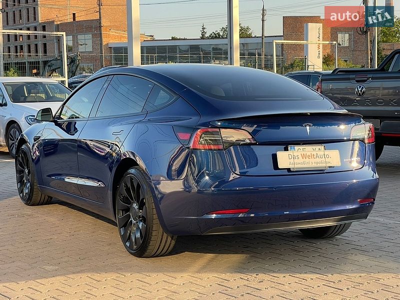 Седан Tesla Model 3 2021 в Черновцах
