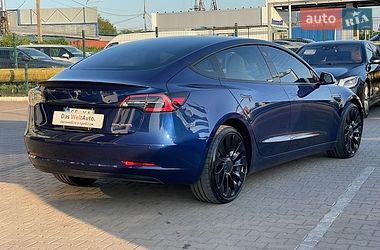 Седан Tesla Model 3 2021 в Черновцах