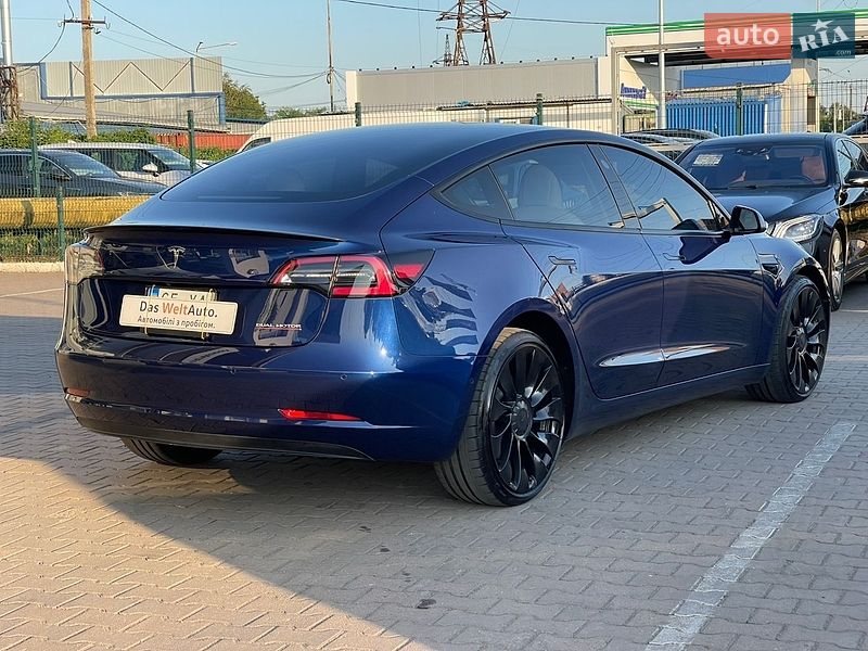 Седан Tesla Model 3 2021 в Черновцах