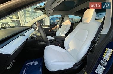 Седан Tesla Model 3 2021 в Черновцах