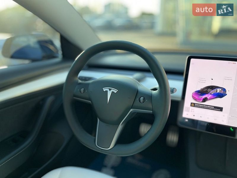Седан Tesla Model 3 2021 в Черновцах