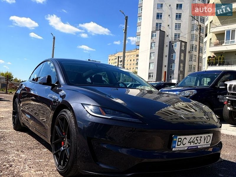 Tesla Model 3 2024