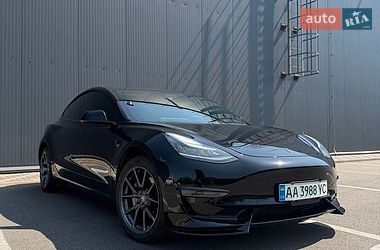 Tesla Model 3  2019