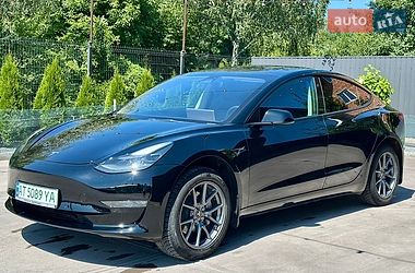 Tesla Model 3  2022