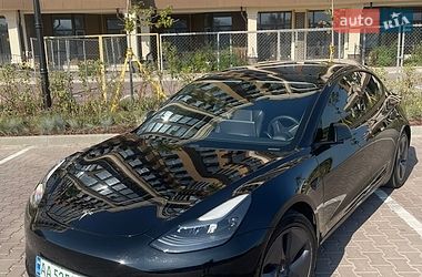 Tesla Model 3  2021