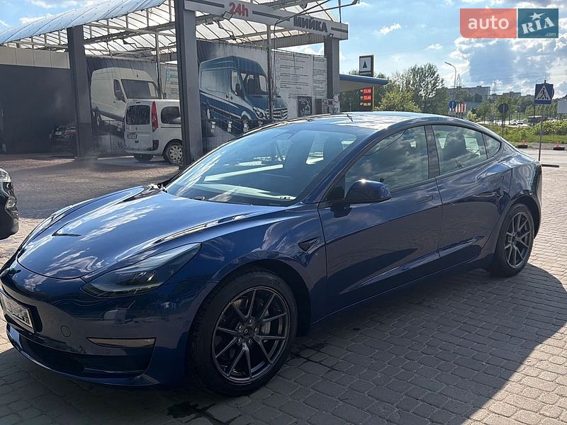 Tesla Model 3 2021