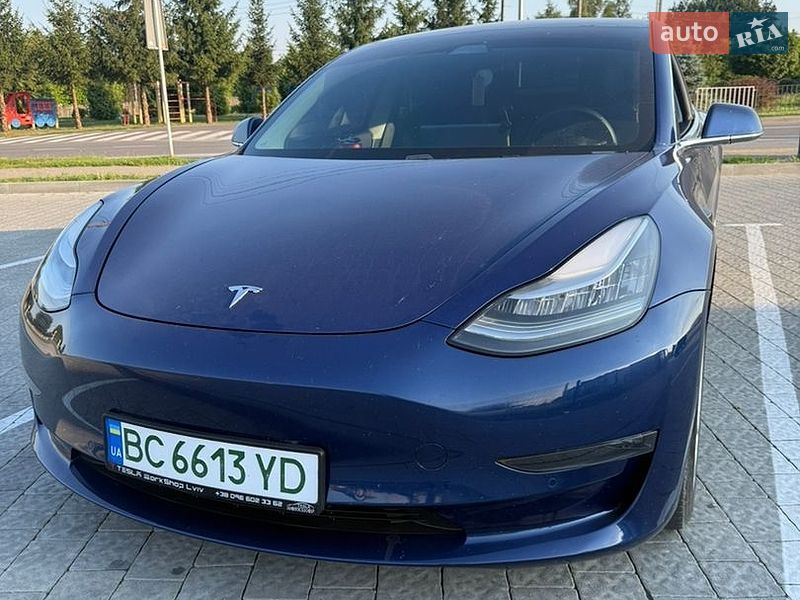 Tesla Model 3 2020