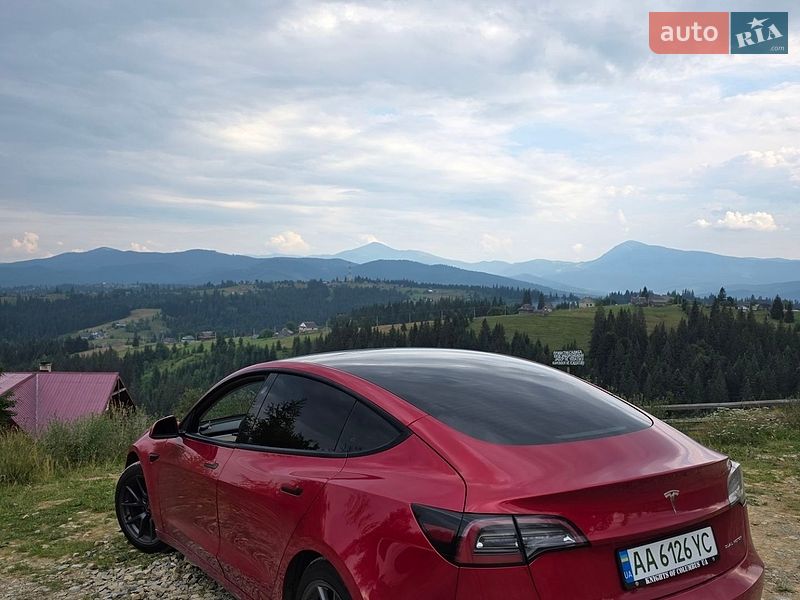 Седан Tesla Model 3 2022 в Киеве
