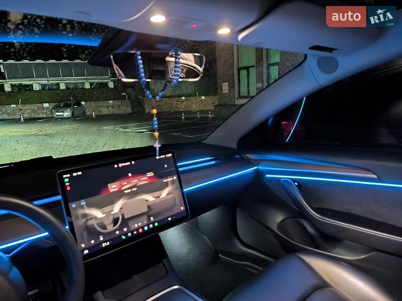 Седан Tesla Model 3 2022 в Киеве