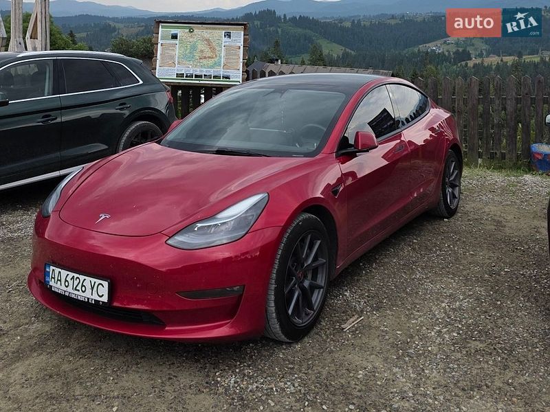 Седан Tesla Model 3 2022 в Киеве