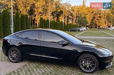 Tesla Model 3  2021