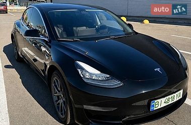 Tesla Model 3  2020