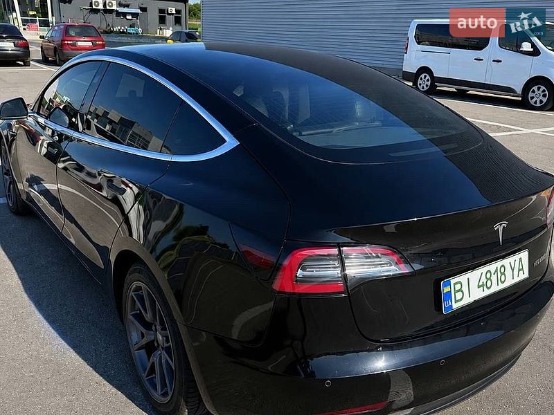 Седан Tesla Model 3 2020 в Полтаві