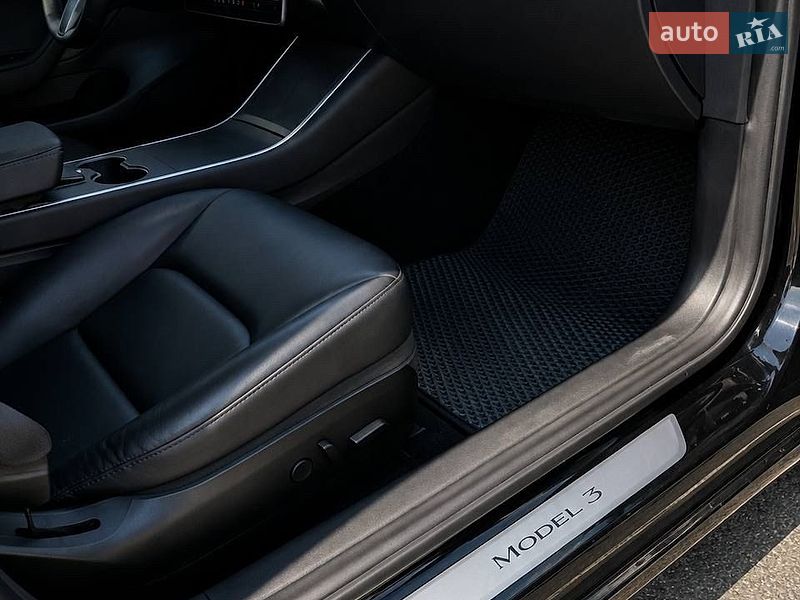 Седан Tesla Model 3 2020 в Полтаві
