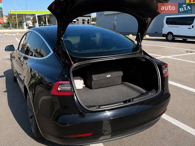 Седан Tesla Model 3 2020 в Полтаві
