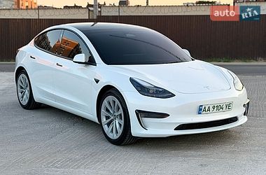 Tesla Model 3  2022
