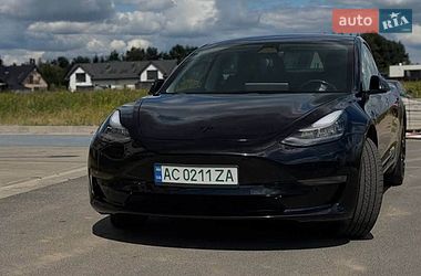 Tesla Model 3  2018