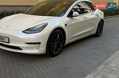 Tesla Model 3  2020