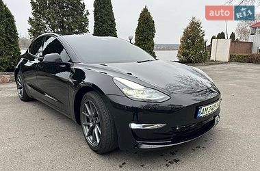 Tesla Model 3  2022
