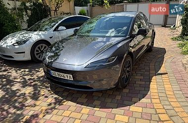 Tesla Model 3  2025