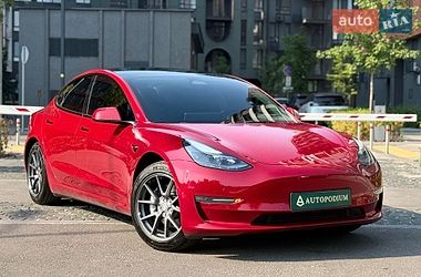 Tesla Model 3  2022