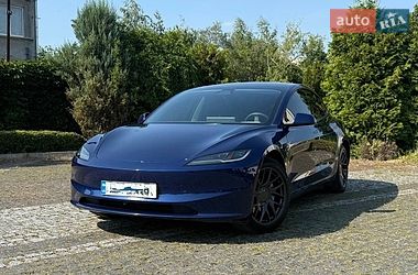 Tesla Model 3  2025