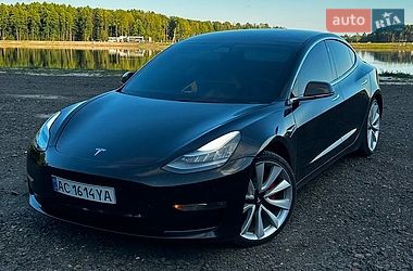Tesla Model 3  2019