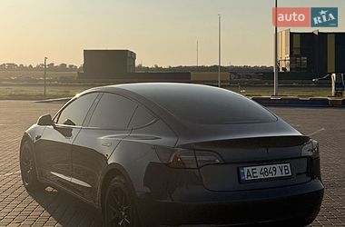 Tesla Model 3  2022