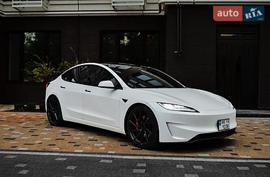 Tesla Model 3  2024