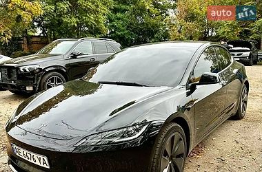 Tesla Model 3  2024