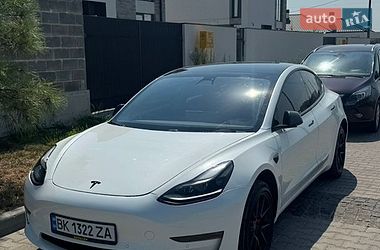 Tesla Model 3  2021