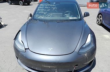 Tesla Model 3  2021