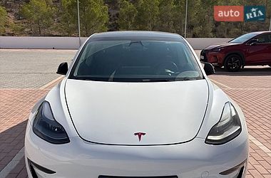 Tesla Model 3  2021