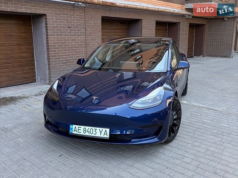 Седан Tesla Model 3 2022 в Днепре