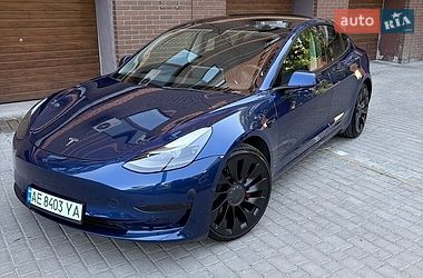 Седан Tesla Model 3 2022 в Днепре