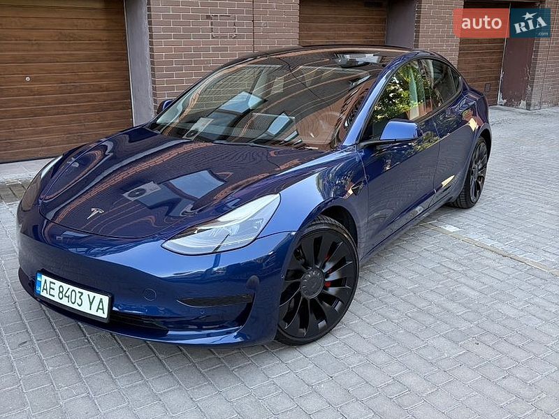 Седан Tesla Model 3 2022 в Днепре