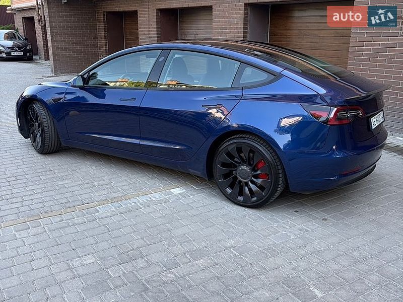 Седан Tesla Model 3 2022 в Днепре