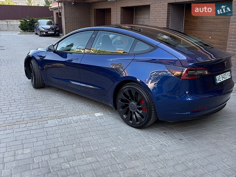 Седан Tesla Model 3 2022 в Днепре