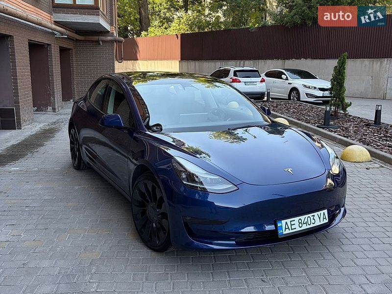 Седан Tesla Model 3 2022 в Днепре