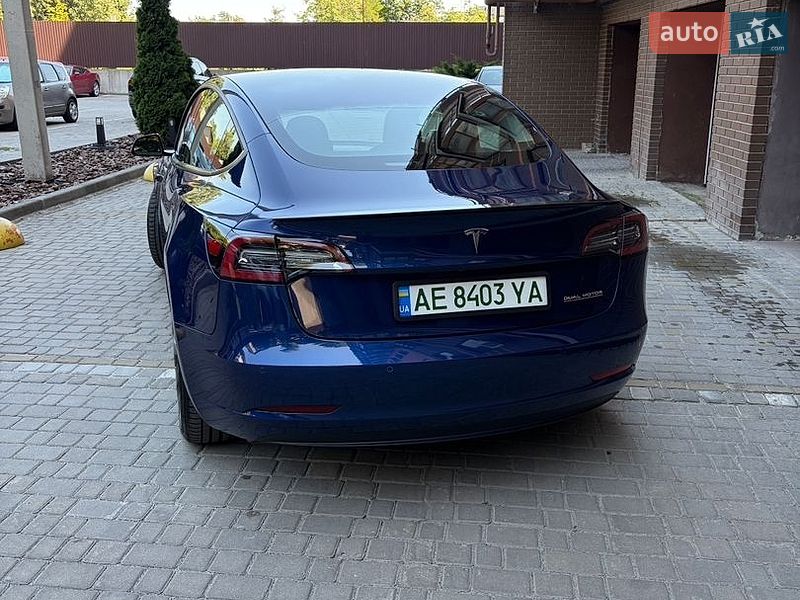 Седан Tesla Model 3 2022 в Днепре