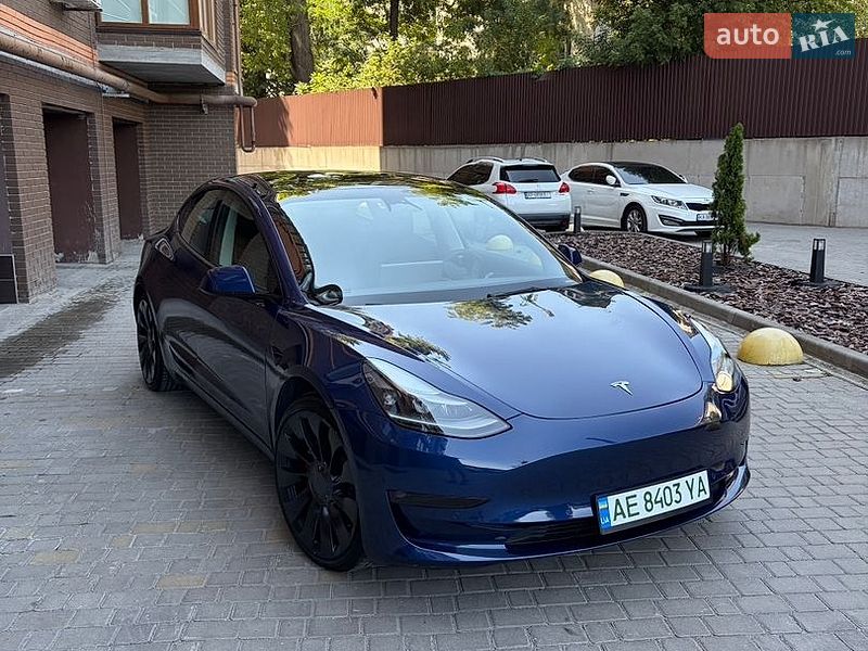 Седан Tesla Model 3 2022 в Днепре