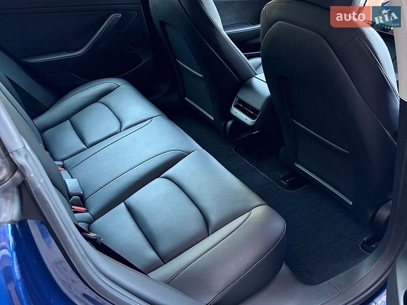 Седан Tesla Model 3 2022 в Днепре