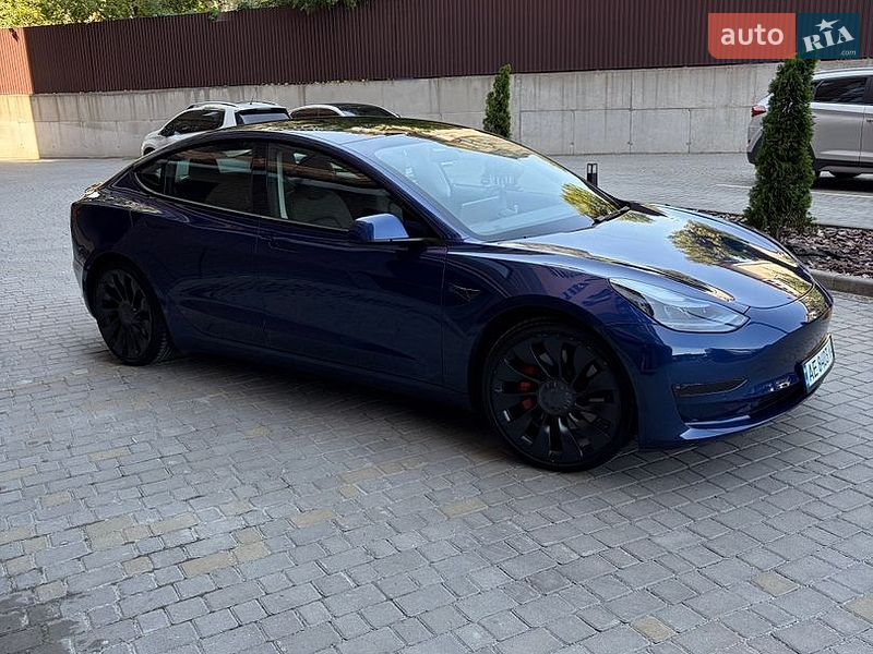 Седан Tesla Model 3 2022 в Днепре