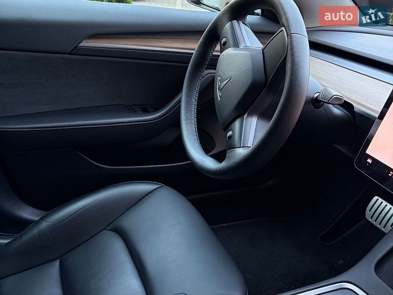 Седан Tesla Model 3 2022 в Днепре