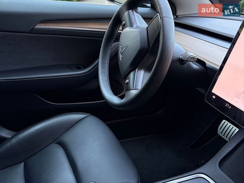 Седан Tesla Model 3 2022 в Днепре