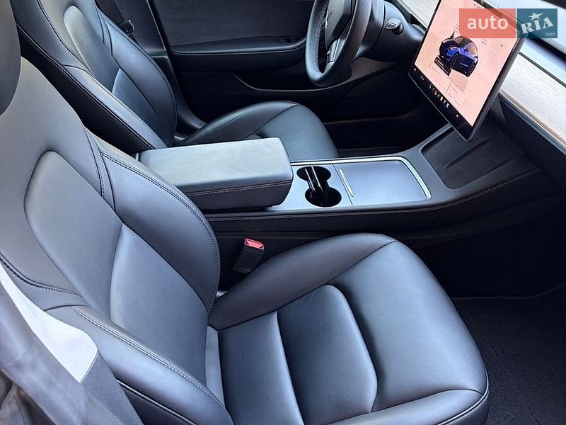 Седан Tesla Model 3 2022 в Днепре