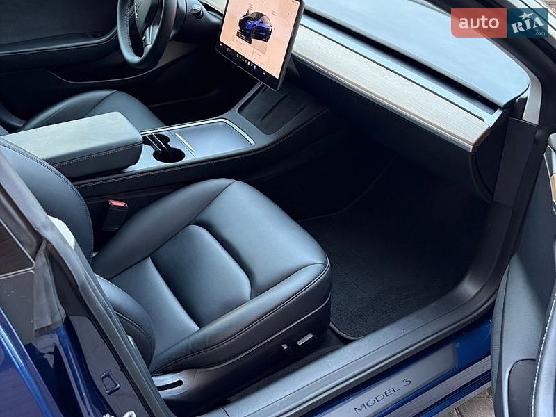 Седан Tesla Model 3 2022 в Днепре