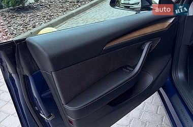 Седан Tesla Model 3 2022 в Днепре