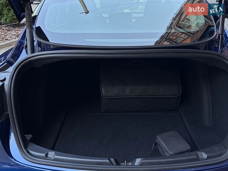 Седан Tesla Model 3 2022 в Днепре